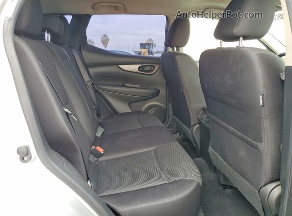 JN1BJ1CPXKW520665 2019 NISSAN ROGUE Серебряный Вид задней части салона