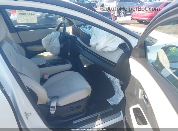 JN1DF0BB8PM705214 2023 NISSAN OTHER White Սալոնի դիմացի տեսք