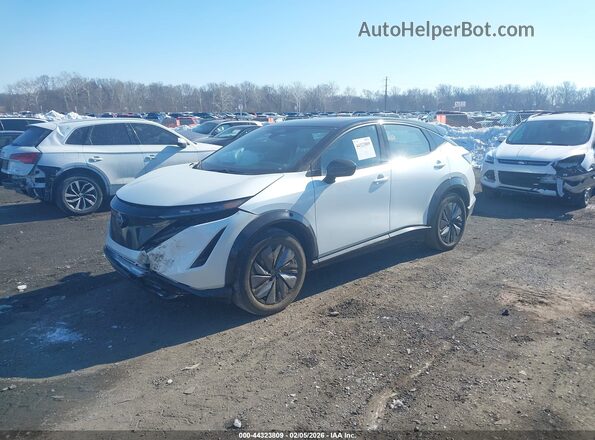 JN1DF0BB8PM705214 2023 NISSAN OTHER White Առջևի ձախ երեք քառորդ տեսարան