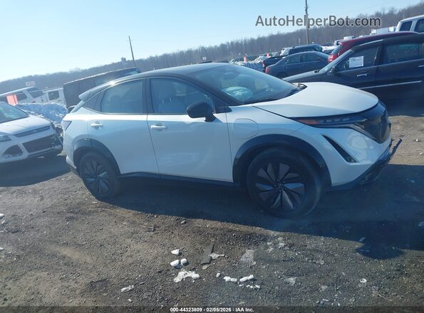JN1DF0BB8PM705214 2023 NISSAN OTHER White Սալոնի հետևի տեսք