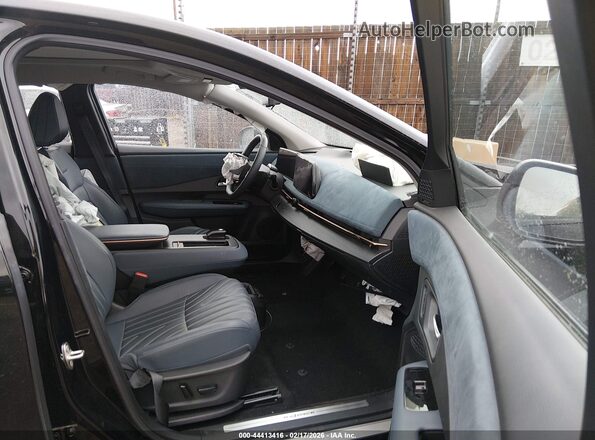 JN1DF0CD6RM732365 2024 NISSAN ARIYA Black Вид салону спереду
