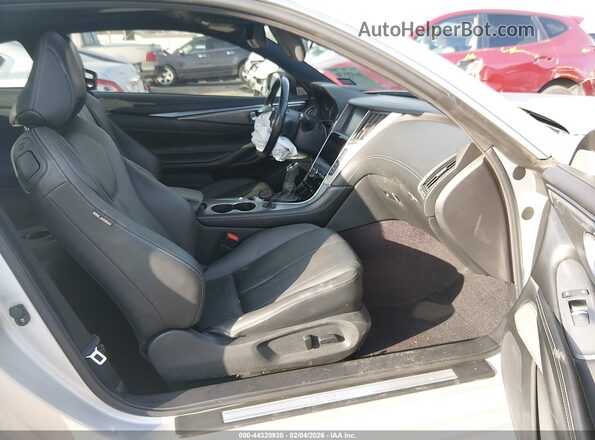 JN1EV7EK3JM341206 2018 INFINITI Q60 Серебряный Вид салона спереди