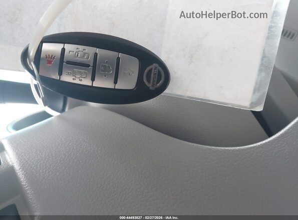 JN8AE2KP9H9166637 2017 NISSAN QUEST Серебряный Вид панели приборов