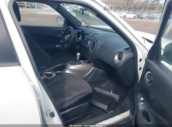 JN8AF5MR5HT705982 2017 NISSAN JUKE Белый Вид салона спереди