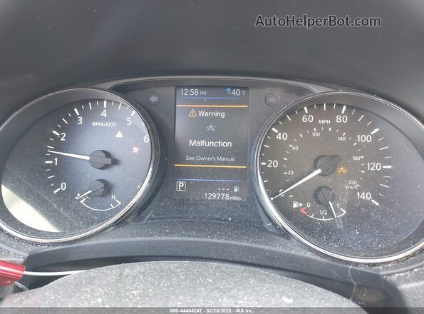 JN8AT2MVXKW396018 2019 NISSAN ROGUE Белый Вид задних сидений
