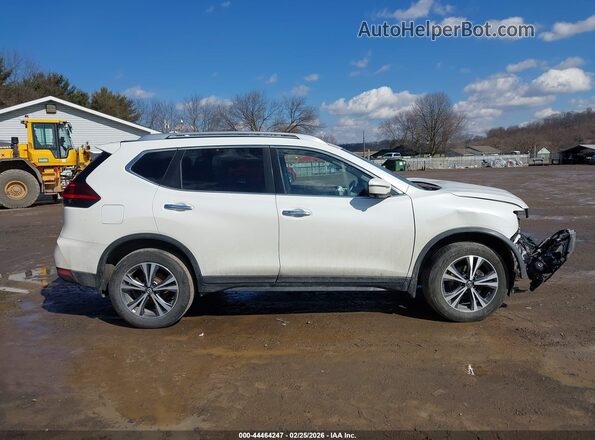 JN8AT2MVXKW396018 2019 NISSAN ROGUE Белый Вид задней части салона