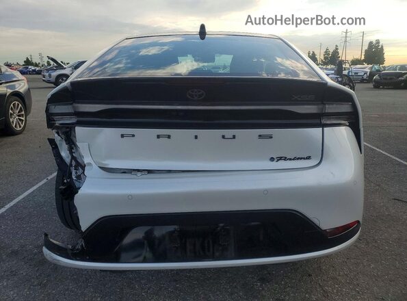 JTDACACU1R3012203 2024 TOYOTA PRIUS Белый Вид сзади