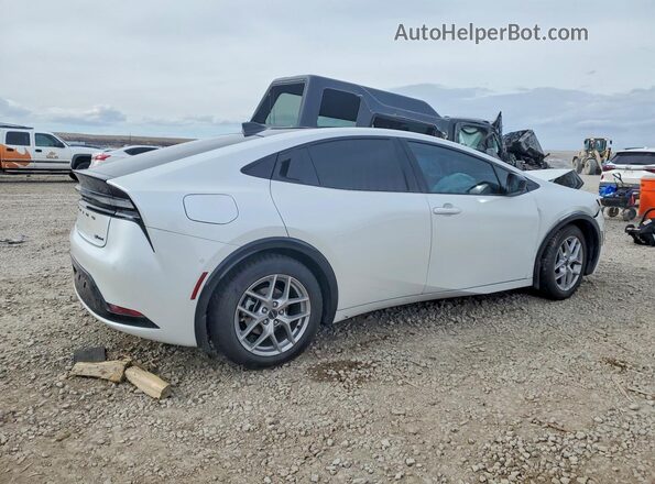 JTDACACU1R3029177 2024 TOYOTA PRIUS Белый Задняя правая четверть