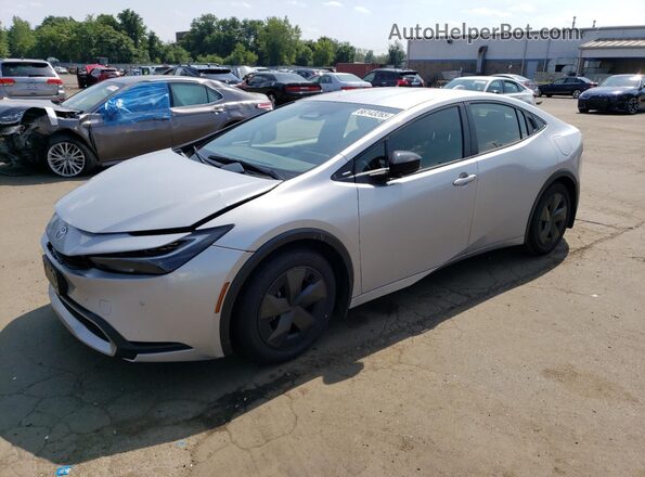 JTDACACU1R3038820 2024 TOYOTA PRIUS Серебряный Передняя левая четверть