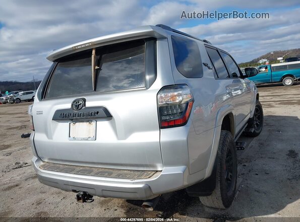 JTEBU5JR4K5656971 2019 TOYOTA 4RUNNER Серебряный Задняя правая четверть