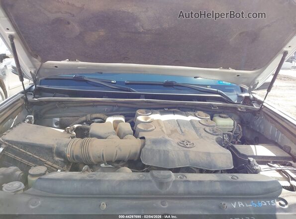 JTEBU5JR4K5656971 2019 TOYOTA 4RUNNER Серебряный Вид сзади