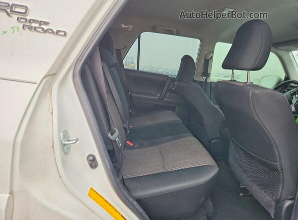 JTEBU5JR8K5662420 2019 TOYOTA 4RUNNER Белый Вид задней части салона