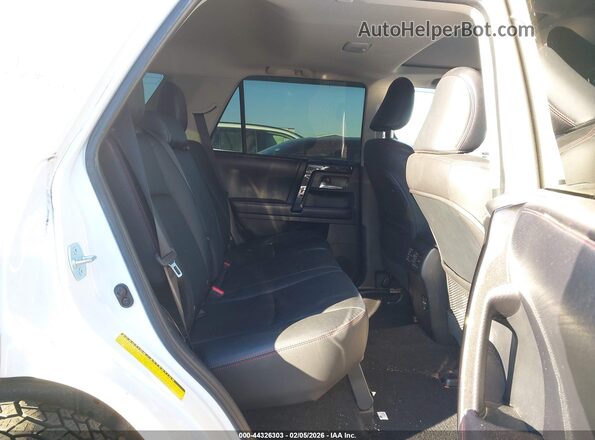 JTEBU5JRXH5426313 2017 TOYOTA 4RUNNER White Widok naklejki z numerem VIN