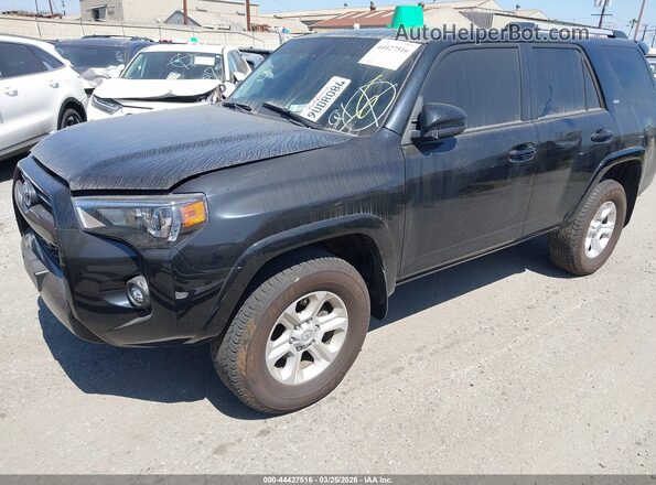 JTEMU5JR9R6282032 2024 TOYOTA 4RUNNER Черный Передняя левая четверть