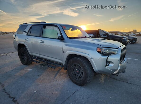 JTERU5JRXP6169189 2023 TOYOTA 4RUNNER Серебряный Передняя правая четверть