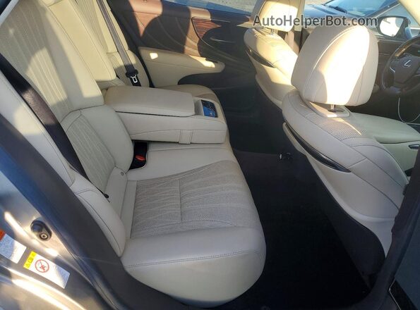 JTHB51FF8J5000651 2018 LEXUS LS Silver Widok tylnych siedzeń