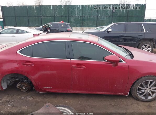 JTHBW1GG4J2190342 2018 LEXUS ES 300H Красный Вид задней части салона