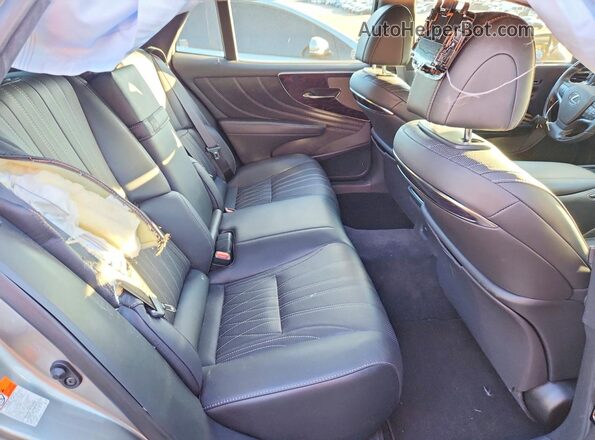 JTHD51FF5N5017700 2022 LEXUS LS Серебряный Вид задних сидений