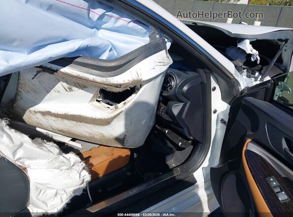 JTHDA5BC9R5012777 2024 LEXUS RC Белый Вид салона спереди