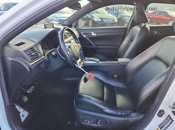 JTHKD5BH1G2268520 2016 LEXUS CT Белый Вид салона спереди