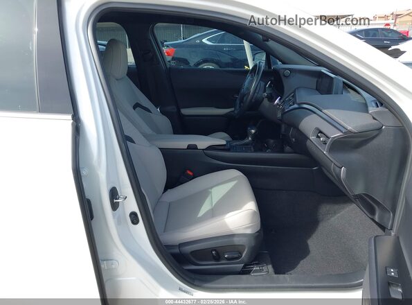JTHP3JBH3N2055230 2022 LEXUS UX 200 White Вид салону спереду
