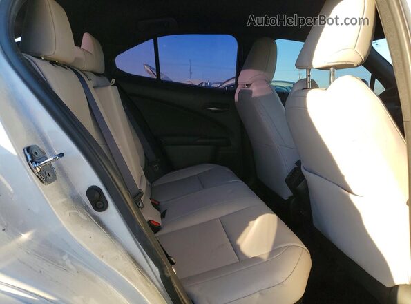 JTHP9JBH7M2048035 2021 LEXUS UX White უკანა სალონის ხედი