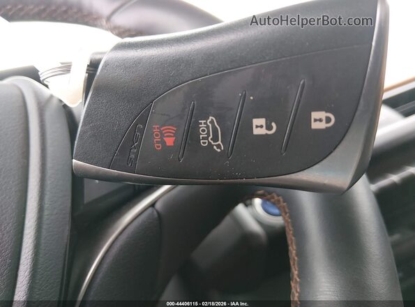 JTHU9JBH9K2016719 2019 LEXUS UX 250H Серый Вид панели приборов