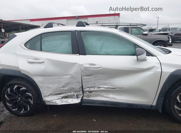 JTHX3JBH6N2056212 2022 LEXUS UX 200 White Вид задньої частини салону