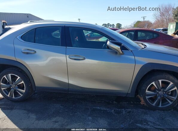 JTHX3JBHXN2048498 2022 LEXUS UX 200 Silver Вид задньої частини салону