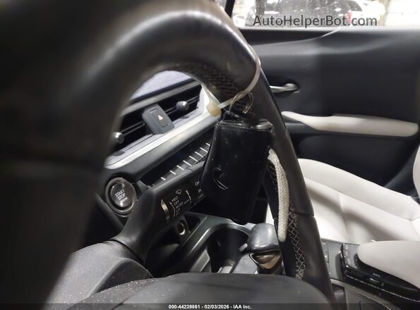 JTHY3JBH1K2003319 2019 LEXUS UX 200 Gray Vista del salpicadero