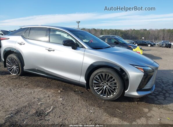 JTJAAAAB4PA006134 2023 LEXUS RZ 450E Серебряный Передняя правая четверть