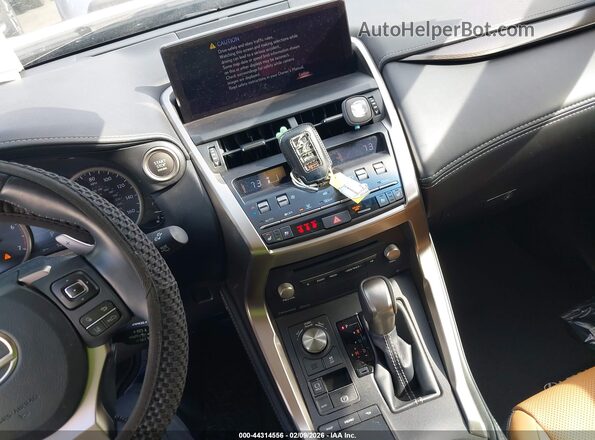 JTJYARBZ5K2132465 2019 LEXUS NX 300 Белый Вид панели приборов