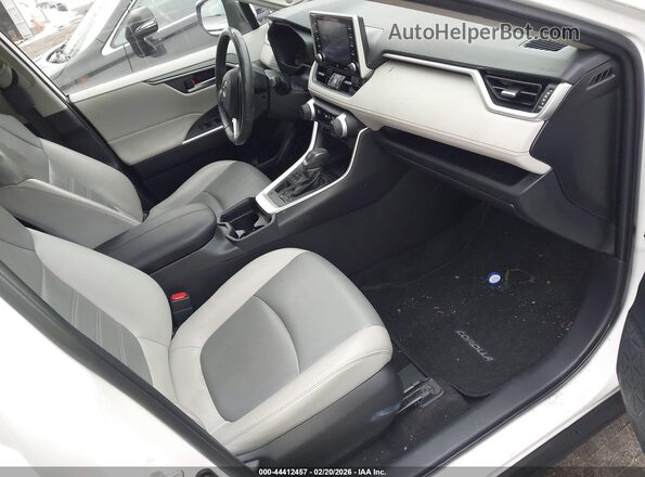 JTMA1RFV4KD018148 2019 TOYOTA LE White Vista interior delantera