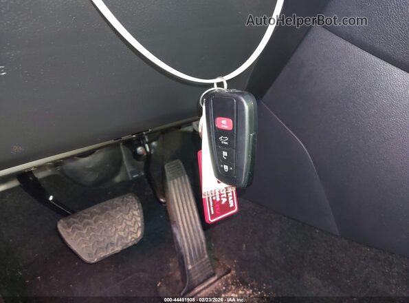 JTMB6RFV7ND053468 2022 TOYOTA LE Красный Вид панели приборов