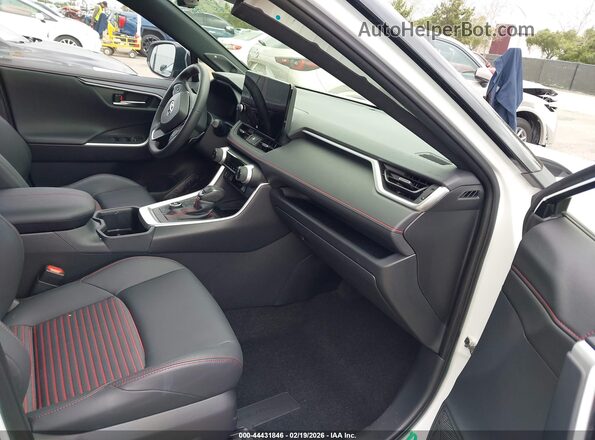 JTMEB3FVXRD209398 2024 TOYOTA RAV4 PRIME Белый Вид салона спереди