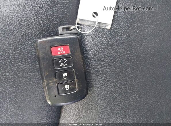 JTMJJREV2HD097975 2017 TOYOTA RAV4 HYBRID White Widok deski rozdzielczej