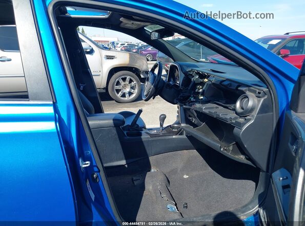 JTMNFREV4HJ706715 2017 TOYOTA RAV4 Синий Вид салона спереди