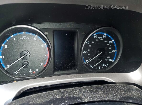 JTMRFREV1JD248878 2018 TOYOTA RAV4 Белый Вид щитка приборов