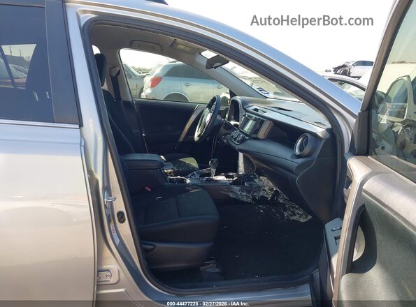 JTMZFREV5JJ185415 2018 TOYOTA LE Silver Vista interior delantera