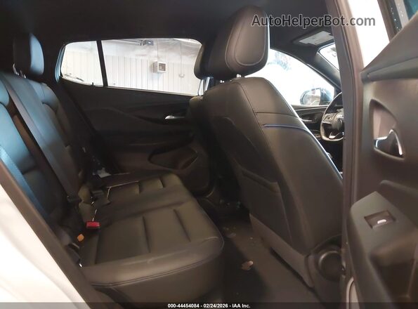 KL47LBE24RB106975 2024 BUICK OTHER White Vista de la etiqueta del VIN