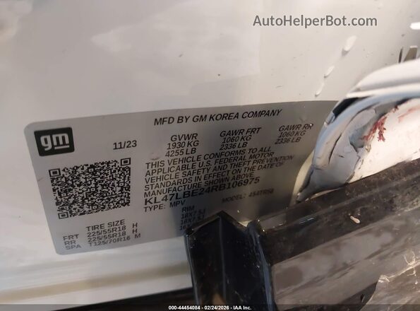 KL47LBE24RB106975 2024 BUICK OTHER White Vista del compartimento del motor