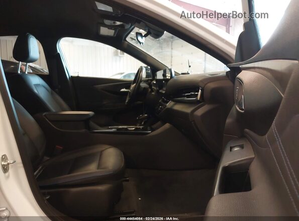 KL47LBE24RB106975 2024 BUICK OTHER White Vista interior delantera