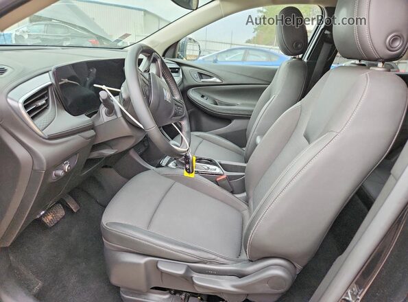 KL4AMBS20RB017301 2024 BUICK ENCORE Черный Вид салона спереди