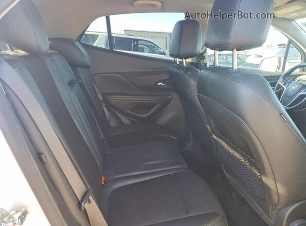 KL4CJ1SB3JB556978 2018 BUICK ENCORE White Вид задньої частини салону