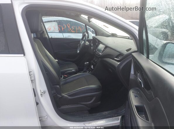 KL4CJ3SB8JB672706 2018 BUICK ENCORE Белый Вид салона спереди