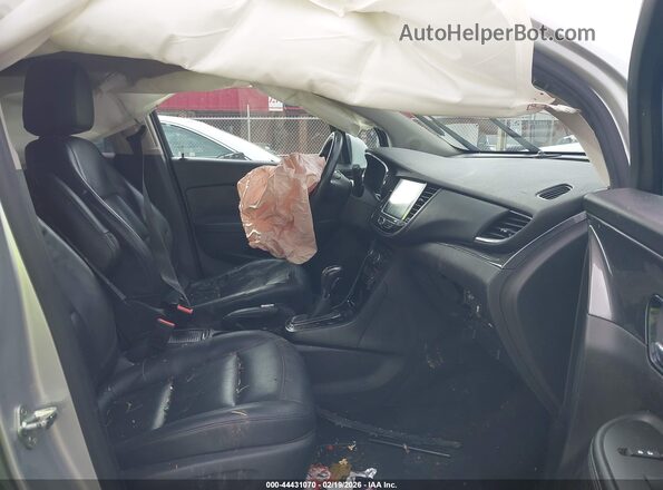KL4CJCSB9JB557662 2018 BUICK ENCORE Silver Widok wnętrza z przodu