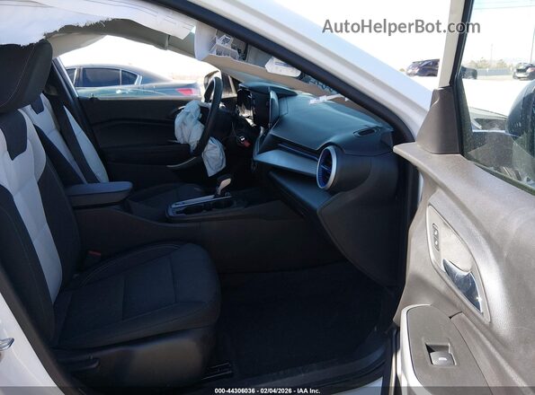 KL77LFEP2SC300409 2025 CHEVROLET TRAX White Front interior view