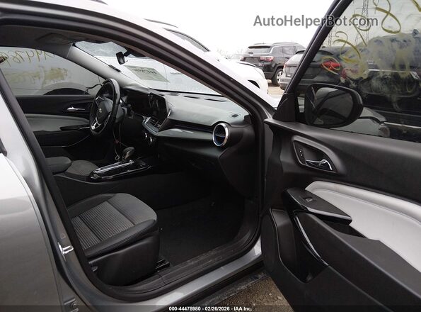 KL77LHE29RC236038 2024 CHEVROLET TRAX Silver Widok wnętrza z przodu