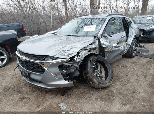 KL77LHE29RC236038 2024 CHEVROLET TRAX Silver Przód lewy