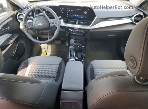 KL77LHEP0TC088591 2026 CHEVROLET TRAX Черный Вид панели приборов